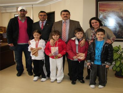 DENİZ ÇAKIR - Küçük Tenisçiler Başarılarını Paylaştı