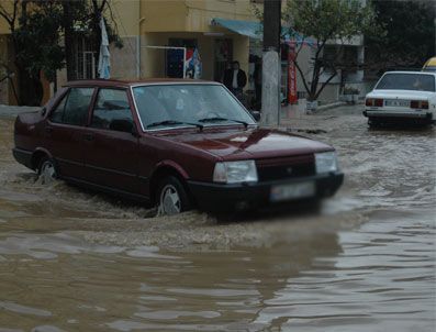 MUHAMMET TOKAT - Milas'ta şiddetli fırtına hayatı olumsuz etkiledi