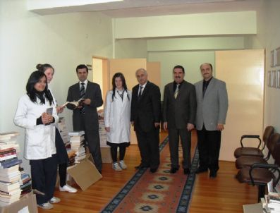 BIROL KURUBAL - Arifiye Kaymakamlığı Okullara Kitap Dağıttı