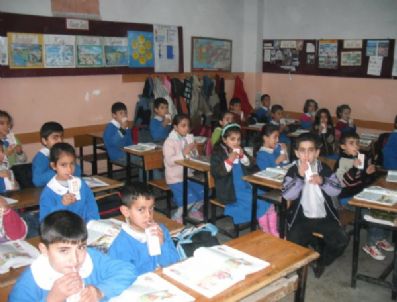 CAHİT SITKI TARANCI - Diyarbakır'da 'Okul Sütü Projesi' Kapsamında Süt Dağıtımına Başlandı
