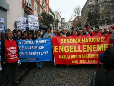 Emekliler Ve Marmaray İşçileri Valilik Önünde Eylem Yaptı
