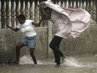 Haiti'yi şimdi de yağmur vurdu