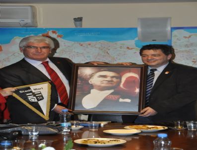 MUSTAFA ESEN - Marl Kardeş Şehir Heyeti Kuşadası'na Geldi