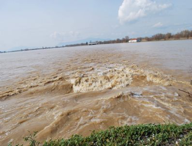 ALİ UZUNIRMAK - Mhpli Vekil Sel Baskınları Konusunda Dsi'yi Suçladı