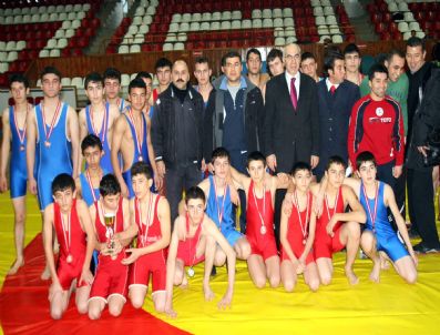 Okullar Arası Güreş Müsabakaları Sonuçlandı