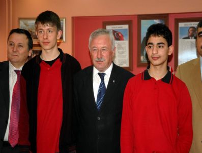 ERDOĞAN AYATA - Olimpiyat Üçüncülerine Kayseri Milli Eğitim Müdürü Tarafından Ödül