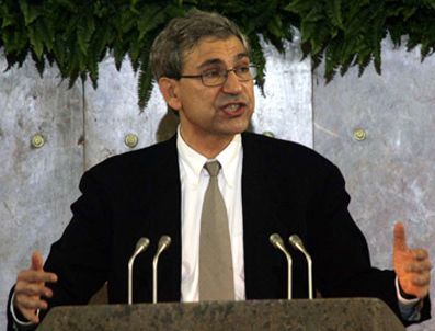 MASUMIYET - Orhan Pamuk medyaya yüklendi