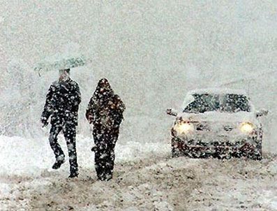 Roma'ya 25 yıl sonra kar yağdı