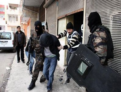 Şişli'de Kaçak Sigara Ve Uyuşturucu Operasyonları