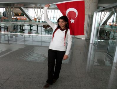 VANCOUVER - Vancouver'da Bayrağımızı Kelime Çetinkaya Taşıyacak