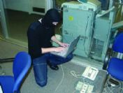 Yurt Dışındaki Hackerlarla Ortak Çalışan Şebeke Çökertildi: 48 Gözaltı