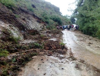 BEYOBASı - Yuvarlakçay'da Toprak Kayması