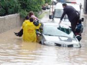 İstanbul'da Etkili Olan Yağmur Su Baskınlarını Da Beraberinde Getirdi