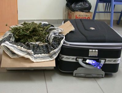 Uyuşturucunun Bagaj Fişini Yerken Yakalandı