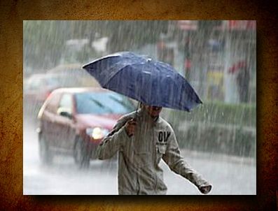 KUMBURGAZ - Yağmur trafiği kilitledi