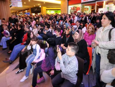 YAVUZ BİNGÖL - 72. Koğuş'un Oyuncunları Sevgililer Günü'nde Trabzon Forum'da Hayranları İle Buluştu