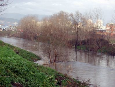 Bursa'da Evlerin Bodrumlarını Su Bastı