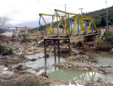 MEHMET NIL HıDıR - 80 Yıllık İtalyan Köprüleri Yıkıldı