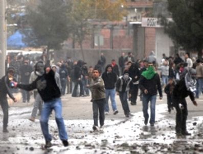 Çukurca'daki gösterilerde 1 kişi yaralandı