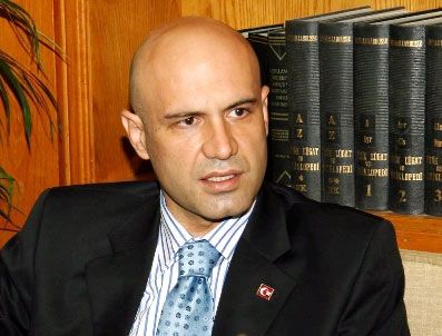 İNTERPOL - 'Darbenin Başbakanı Turhan Çömez'