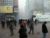 Diyarbakır'da Yürüyüş Sonrası Polise Taşlı Saldırı