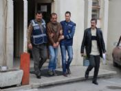 Hastane Bahçesinde Dolandırdı