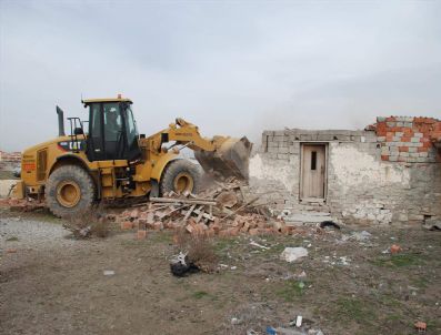 MEHMET HANÇERLI - Karatay'da Kaçak Yapıyla Mücadele Sürüyor