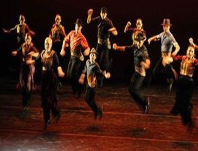 KAYA BOZTEPE - Kolaj dans topluluğundan New York'ta gösteri