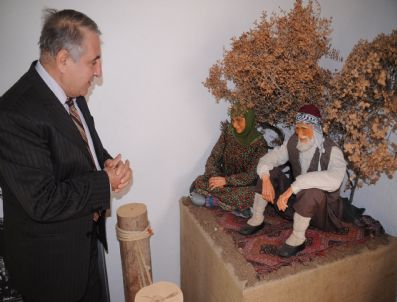 KERAMETTIN YıLMAZ - Ölüdeniz'de Balmumu Heykeller Görücüye Çıktı