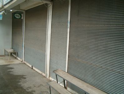 Varto'da Esnaf Kepenk Kapattı