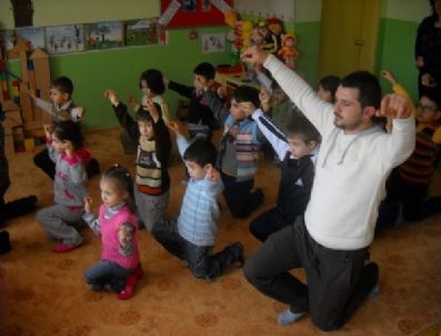 Emet'te Halk Oyunlarını Öğrenme Yaşı 4'e Kadar Düştü