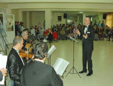 KEMAL DEMIREL - Gıda Laboratuarı Korosundan Yaşlılara Konser