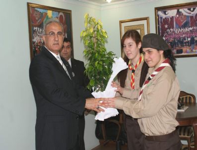 İzcilerden Yozgat Milli Eğitim Müdürü Sebahattin Gamsız'ı Ziyaret