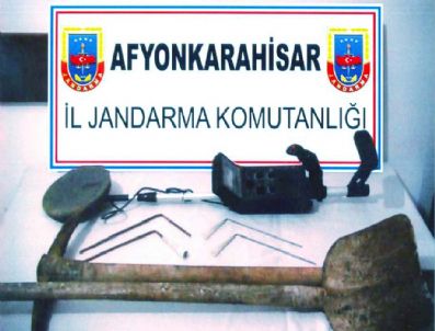 Jandarma Ekibi Kaçak Kazıya İzin Vermedi