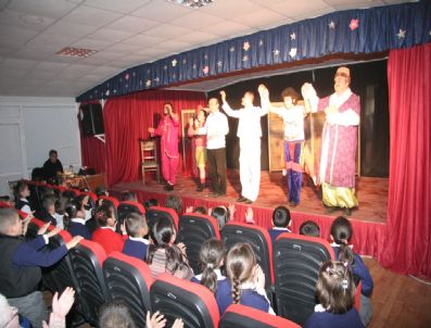 ZAMAN TÜNELİ - Minik Öğrenciler Tiyatroyla Tanıştı