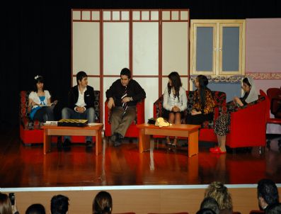 Özel Sanko Lisesi Öğrencilerinden Tiyatro