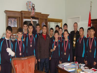 Simavlı Güreşçiler Rakiplerine Minderi Dar Ettiler