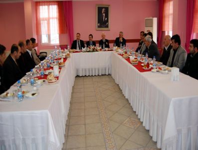 FEHMI ALAYDıN - Vali Yılmaz Muhtarlarla Kahvaltıda Bir Araya Geldi