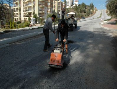 ORIENT - Yağıştan Etkilenen Yollar Bakıma Alındı