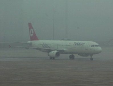 Ercan Havalimanı'nda uçuşlara sis engeli