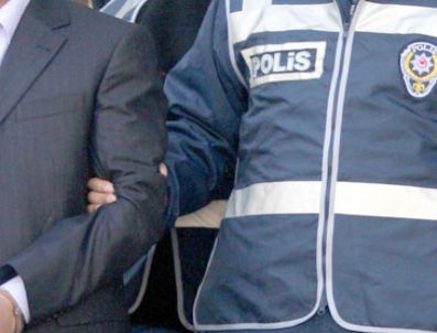 Polisin Otomobilini Çalan Hırsızlık Zanlıları Kaza Yapınca Kıskıvrak Yakalandı