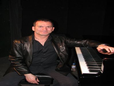ONAT KUTLAR - Kerem Görsev Konseri Ayakta Alkışlandı