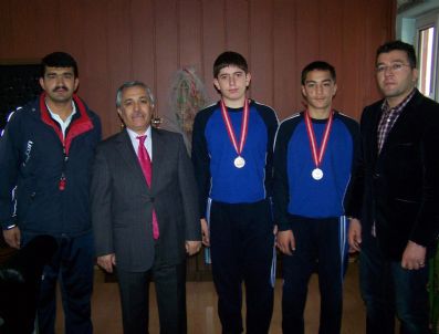 OSMAN AKGÜN - Korkuteli'ne 13 Madalya