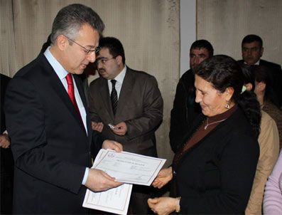 HALIL AVŞAR - Ninelerin Okuma-yazma Azmi