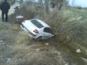 Otomobil Sulama Kanalına Uçtu: 4 Yaralı