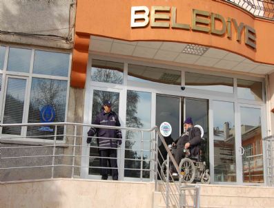 Simav Belediyesi'nin Kapısı Ve Merdivenleri Yenilendi