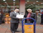 Soma'da Hayırseverden Okullara Ve Caddelere Çöp Kutusu