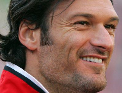 Alpay Özalan Antalyaspor'a ortak oldu