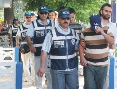 Uluslararası Nakliye Çetesi Polisin Kamyonunu Çalınca Yakalandı