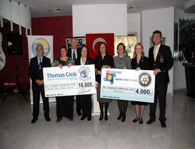 MUSTAFA ESEN - Kuşadası Özürlüler Köyü'ne 20 Bin Liralık Bağış